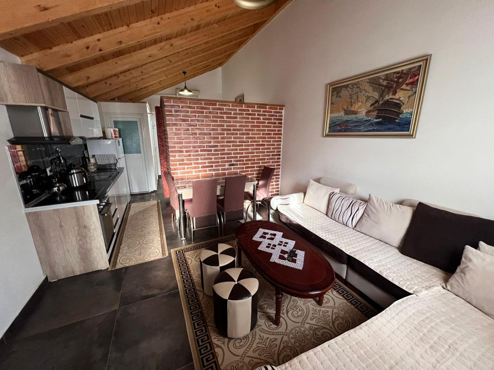 Guest Rooms Arbri Влёра Экстерьер фото